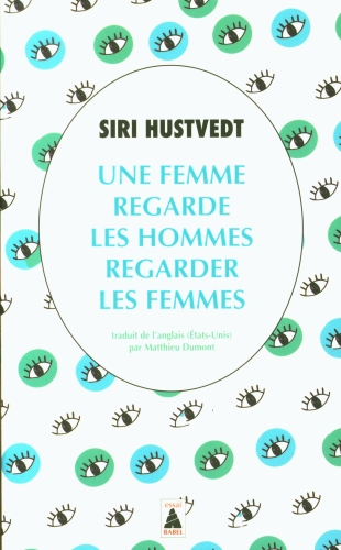 [9279293]  Une femme regarde les hommes regarder les femmes 